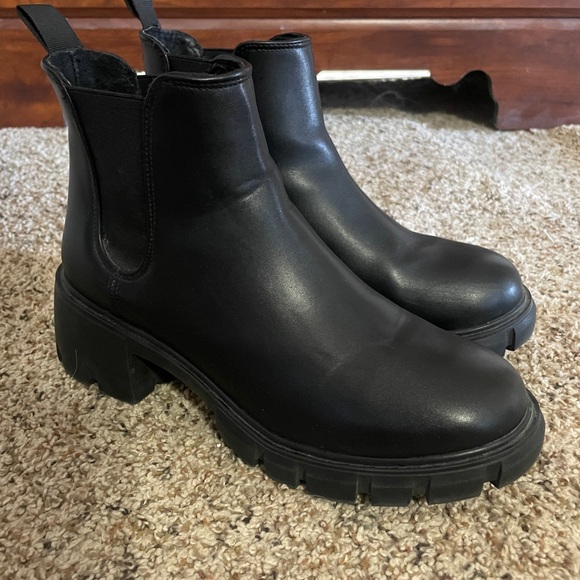 Steve Madden Howler Chelsea Boot - Picture 8 of 11